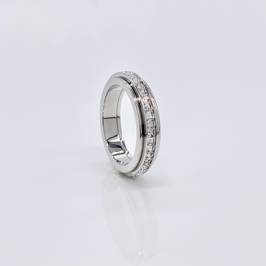 Spotlight Sparkling Spinner Ring